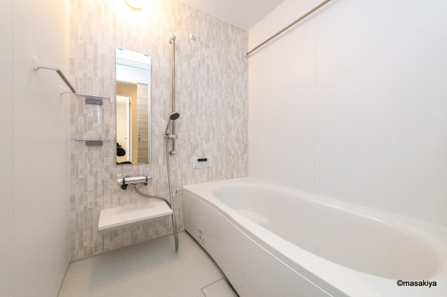 ヘシレ中御所の浴室|写真は同じ建築会社の近い間取りのものです。参考にご覧ください。