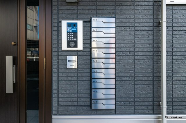 ヘシレ中御所のエントランス|写真は同じ建築会社の近い間取りのものです。参考にご覧ください。