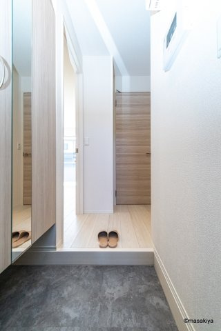 ヘシレ中御所の玄関|写真は同じ建築会社の近い間取りのものです。参考にご覧ください。