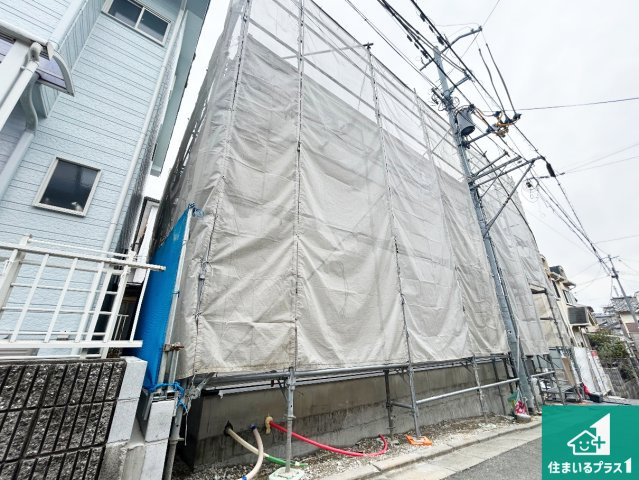 羽曳野市野々上　新築一戸建ての外観|周辺は落ち着いた街並みの住宅地！子育てがしやすい住環境です！まだ未完成ですが、現地でしかわからない事もございます。是非一度ご覧ください。