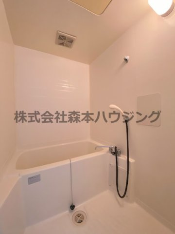 【浴室】 | 　大塚ハイツ | ※同タイプ別室の写真となります。
　イメージとしてご覧ください。
　設備内容など相違がある場合あくまで現状優先となります。