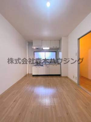 【居間・リビング】 | 　大塚ハイツ | ※同タイプ別室の写真となります。
　イメージとしてご覧ください。
　設備内容など相違がある場合あくまで現状優先となります。