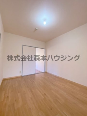 【居間・リビング】 | 　大塚ハイツ | ※同タイプ別室の写真となります。
　イメージとしてご覧ください。
　設備内容など相違がある場合あくまで現状優先となります。