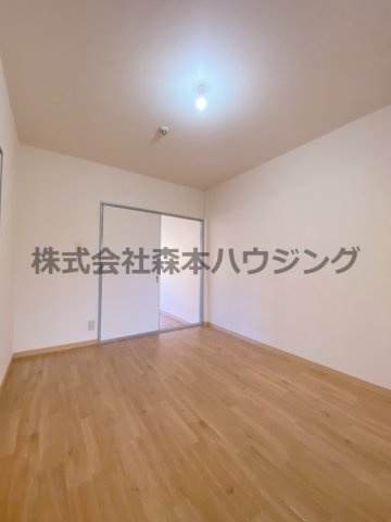 【居間・リビング】 | 　大塚ハイツ | ※同タイプ別室の写真となります。
　イメージとしてご覧ください。
　設備内容など相違がある場合あくまで現状優先となります。