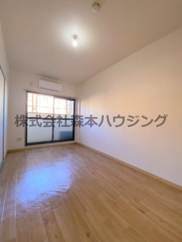 【洋室】 | 　大塚ハイツ | ※同タイプ別室の写真となります。
　イメージとしてご覧ください。
　設備内容など相違がある場合あくまで現状優先となります。