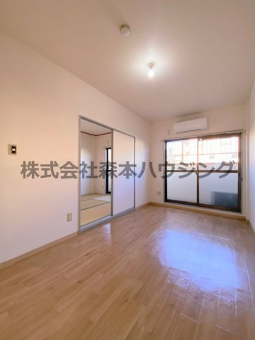 【洋室】 | 　大塚ハイツ | ※同タイプ別室の写真となります。
　イメージとしてご覧ください。
　設備内容など相違がある場合あくまで現状優先となります。