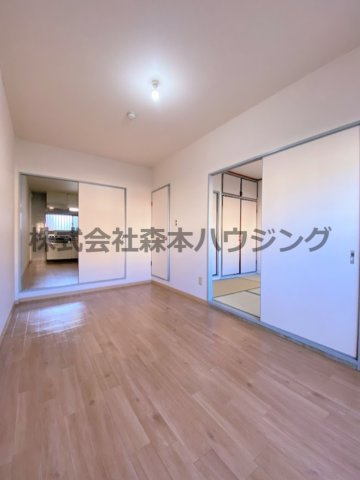 【洋室】 | 　大塚ハイツ | ※同タイプ別室の写真となります。
　イメージとしてご覧ください。
　設備内容など相違がある場合あくまで現状優先となります。