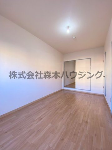 【洋室】 | 　大塚ハイツ | ※同タイプ別室の写真となります。
　イメージとしてご覧ください。
　設備内容など相違がある場合あくまで現状優先となります。