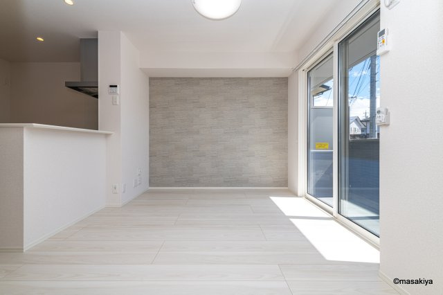 ヘシレ中御所の居間・リビング|写真は同じ建築会社の近い間取りのものです。参考にご覧ください。