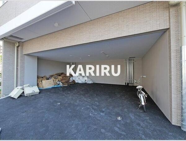 エスリード難波AGREAの駐車場