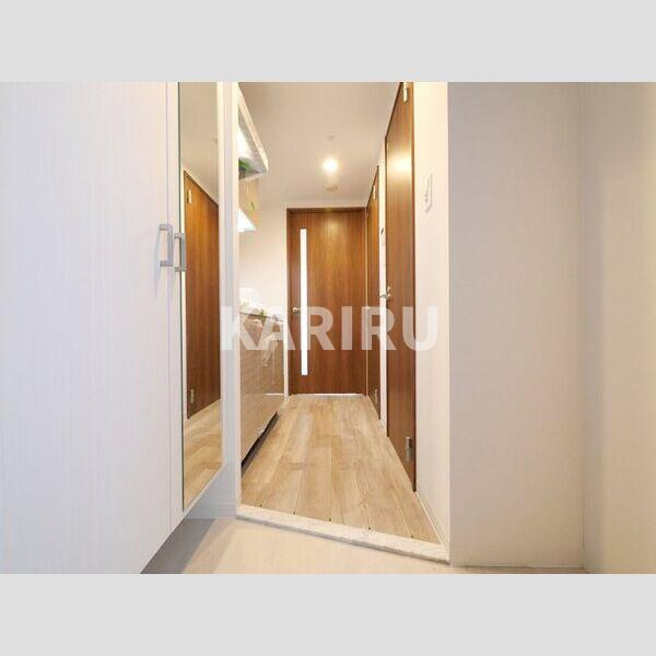 エスリード難波AGREAの玄関