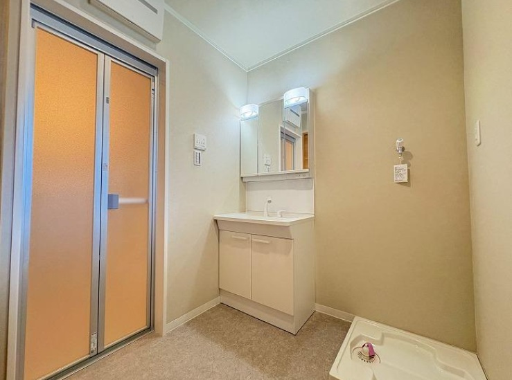 明石市田町2丁目の洗面所|清潔感のある洗面脱衣室♪