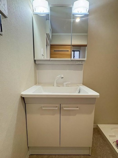 明石市田町2丁目の独立洗面台|シャワー付き洗面化粧台♪