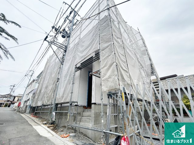 羽曳野市野々上　新築一戸建ての外観|周辺は落ち着いた街並みの住宅地！子育てがしやすい住環境です！まだ未完成ですが、現地でしかわからない事もございます。是非一度ご覧ください。