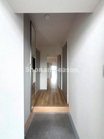 【玄関】 | シューズBOXはミラー付きなので、身だしなみチェックもバッチリ◎