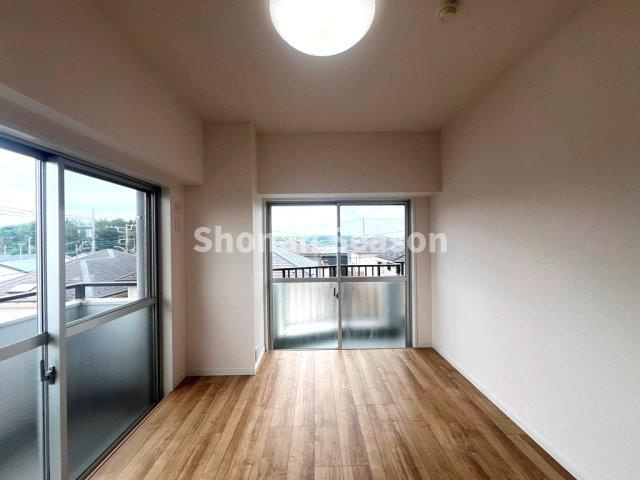 【洋室】 | お掃除楽々な全室フローリング！食べこぼしもサッと拭き取れます♪