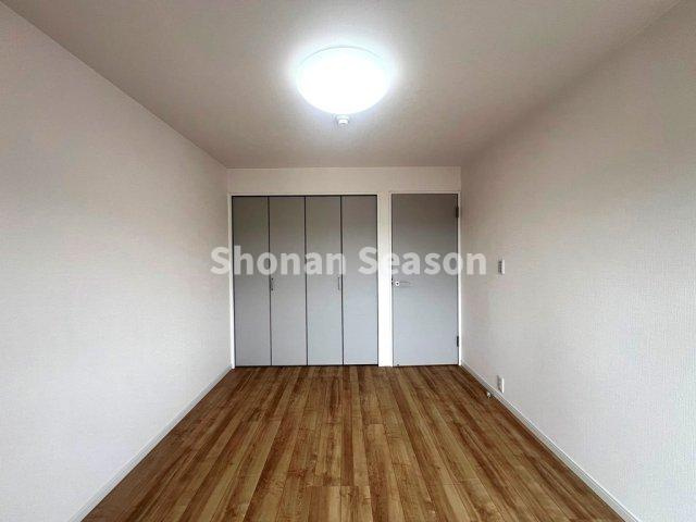 【洋室】 | キレイな住空間広がる全室には収納を完備◎空間を有効利用できますよ。