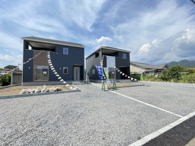 新築戸建・建売　桐生市相生町第16　Cradle Garden　全2棟の外観|人感センサー付きなので夜間の帰宅や通行時でも安心です♪