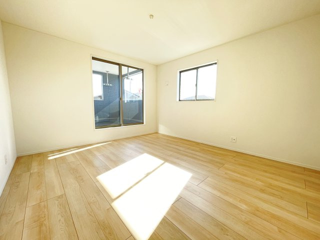 新築戸建・建売　大泉町寄木戸第16　Cradle Garden　全3棟の前面道路含む現地写真|車通りが少なく静かな住宅街に立地♪前面道路も穏やかな雰囲気でゆったりとした暮らしができます♪