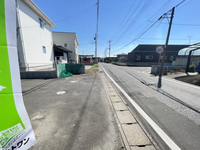 新築戸建・建売　大泉町寄木戸第16　Cradle Garden　全3棟の前面道路含む現地写真