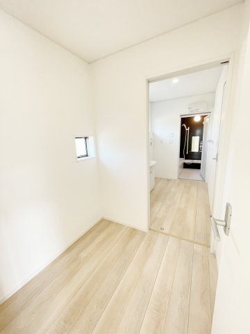 新築戸建・建売　佐野市高萩町第6　Cradle Garden　全4棟の収納|キッチンと洗面室から移動できるパントリー！家事室としても有用です！