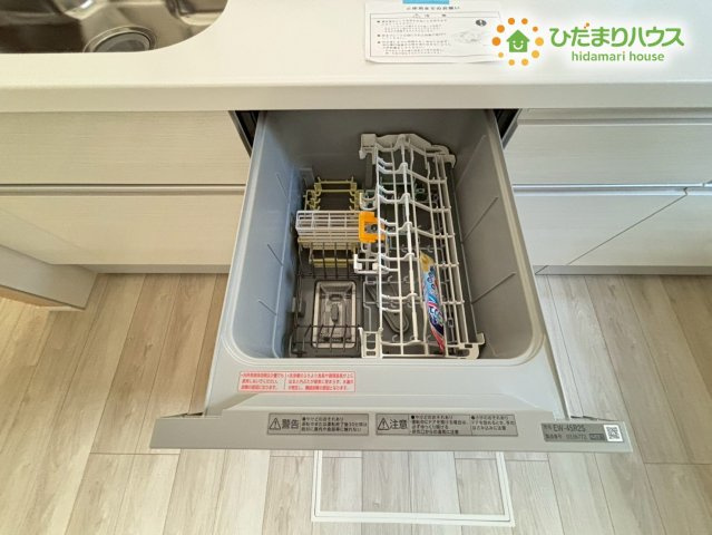 熊谷市別府　7期　新築一戸建て　ずっとプラス　01の設備|食器洗乾燥機が付いているので家事の時間も節約できます。