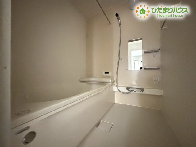 熊谷市別府　7期　新築一戸建て　ずっとプラス　01の浴室|ゆったり浸かれる広々バスルーム！
お子様とも一緒に入れます(^^)/							
