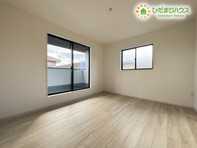 熊谷市別府　7期　新築一戸建て　ずっとプラス　01の寝室|バルコニーに面している洋室は、主寝室にどうぞ！！					
