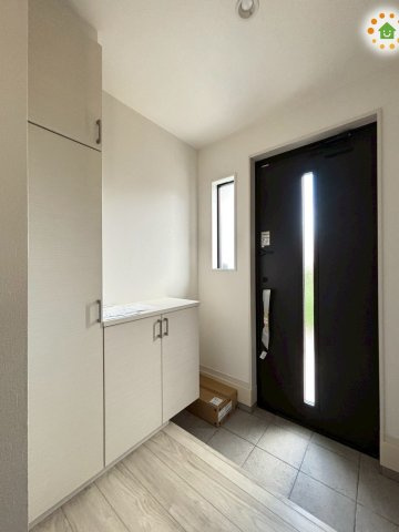 熊谷市別府　7期　新築一戸建て　ずっとプラス　01の収納|玄関は常にすっきり片付いているのが理想！
これだけの大容量シューズボックスがあれば、捨てたくないものを捨てたりする必要もありません♪