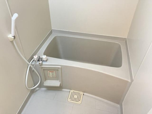 ゆったりくつろげる浴室です♪