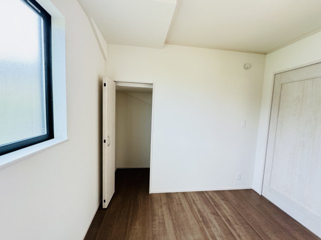 市川市宮久保４丁目新築戸建【宮久保小学校：9分】の収納|1F4.5帖洋室収納
