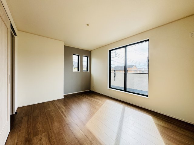 市川市宮久保４丁目新築戸建【宮久保小学校：9分】の寝室|7.5帖寝室・アクセントクロス