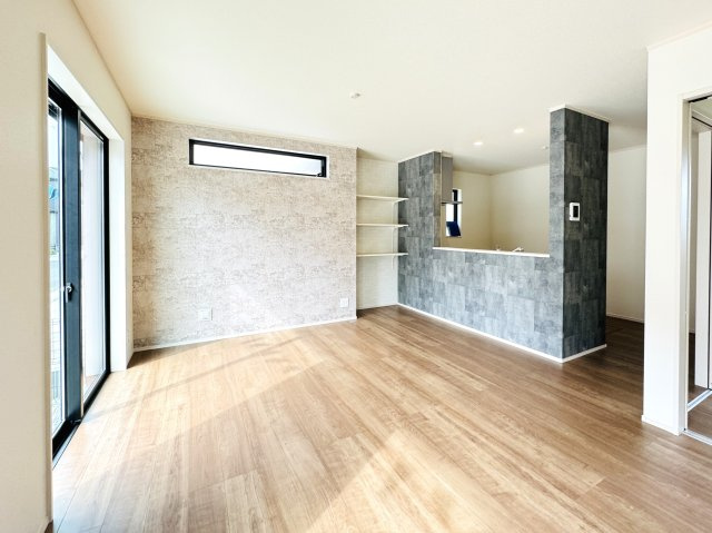 市川市宮久保４丁目新築戸建【宮久保小学校：9分】の居間・リビング|17.56帖リビングダイニングキッチン