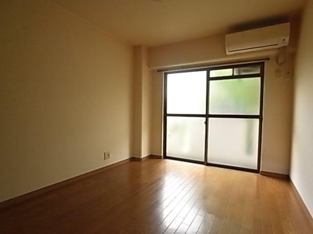 サンマリン名谷の内装|日当たりのよい明るいお部屋です。
