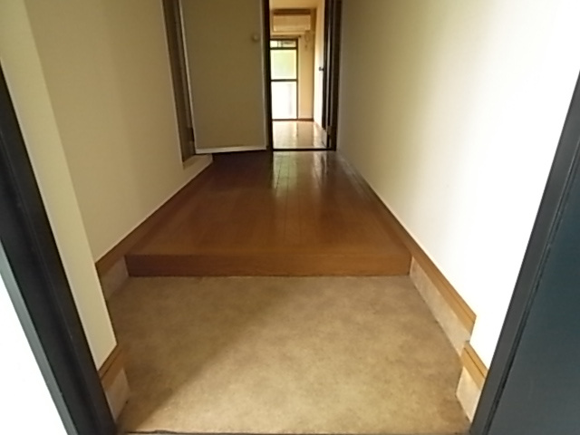 サンマリン名谷の玄関