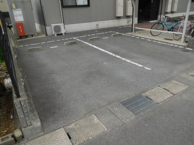 ハイツ２０００の駐車場