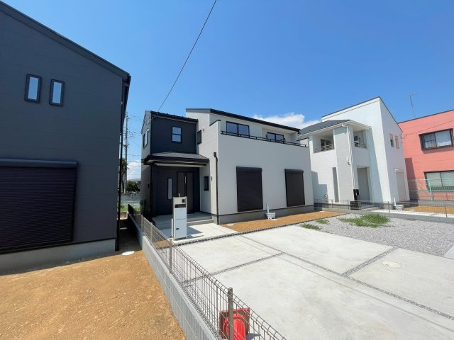 新築戸建・建売　行田長野3丁目　Livele Garden　全5棟の外観|ブラックとホワイトのツートンカラーの落ち着いたおしゃれな雰囲気♪
