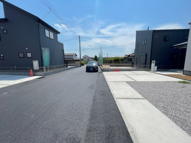 新築戸建・建売　行田長野3丁目　Livele Garden　全5棟の前面道路含む現地写真|目の前に建物がないので開けた景色です♪!(^^)!