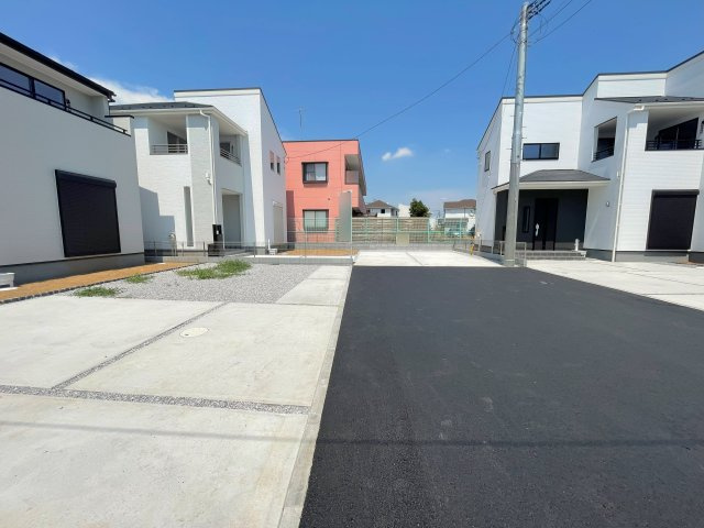 新築戸建・建売　行田長野3丁目　Livele Garden　全5棟の前面道路含む現地写真