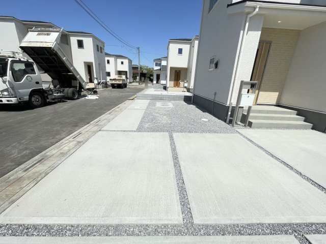 新築戸建・建売　深谷小前田第4　Livele Garden　全11棟の前面道路含む現地写真