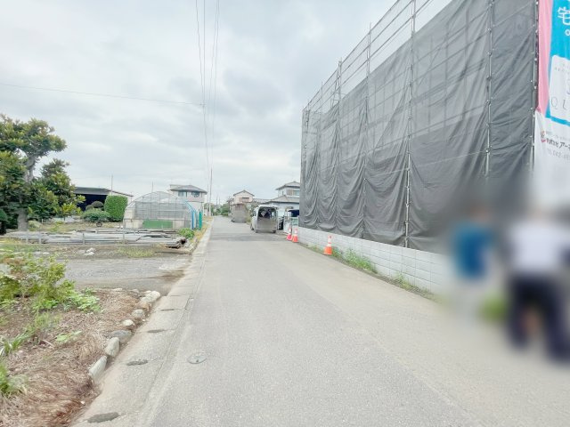 新築戸建・建売　深谷市武蔵野第1　Cradle Garden　全2棟の前面道路含む現地写真