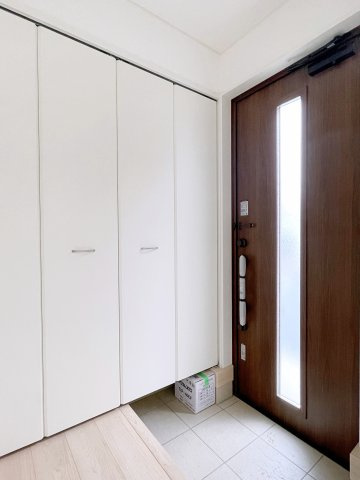 新築戸建・新築建売　神川町新里第4　Cradle Garden　全2棟の玄関|玄関収納付きなので玄関がすっきりした状態を保てます！