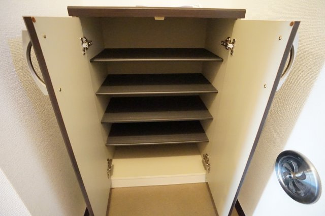 リアルジョイ薬円台六番館の内装|シューズボックスも沢山収納出来ますよ