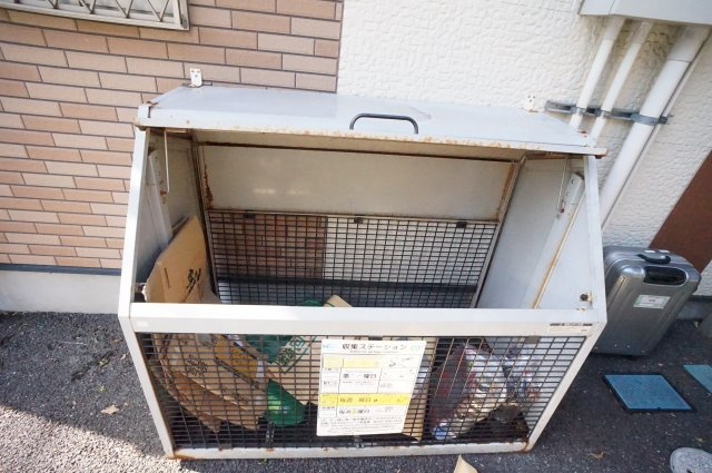 リアルジョイ薬円台六番館のその他共用部分|敷地内ゴミ置き場です