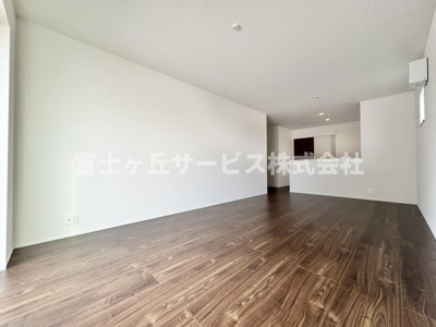 【居間・リビング】 | 静岡市清水区三保 新築一戸建て 1号棟 | リビングダイニングです