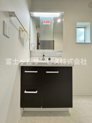 【独立洗面台】 | 静岡市清水区三保 新築一戸建て 1号棟 | 朝の身支度に便利な独立洗面化粧台です