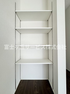 【収納】 | 静岡市清水区三保 新築一戸建て 1号棟 | 寝室にある可動棚です