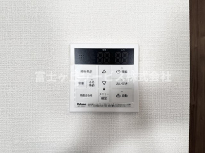 【発電・温水設備】 | 静岡市清水区三保 新築一戸建て 1号棟 | リビングからも操作ができて便利です