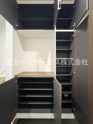 【収納】 | 静岡市清水区三保 新築一戸建て 1号棟 | 玄関にある収納です