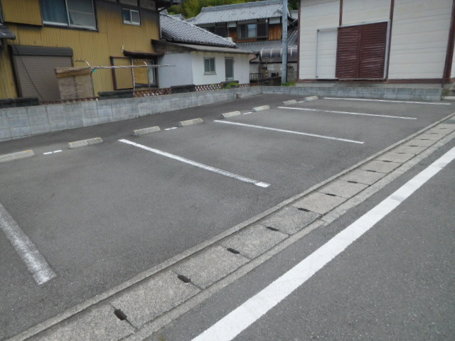 ハイムエルピスⅢの駐車場